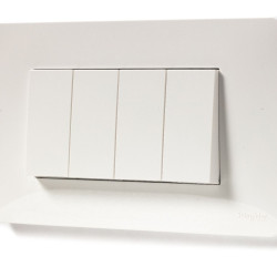 Рамка Schneider Electric NU210418 4М (біла)