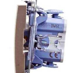 Одинарний прохідний вимикач Kontakt Simon Simon 54 Premium DW6L.01/44 з підсвіткою (золото)