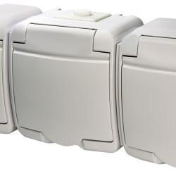 Розетка тримісна Eti Hermetics RHE-3s із з/к IP54 біла (4668023)
