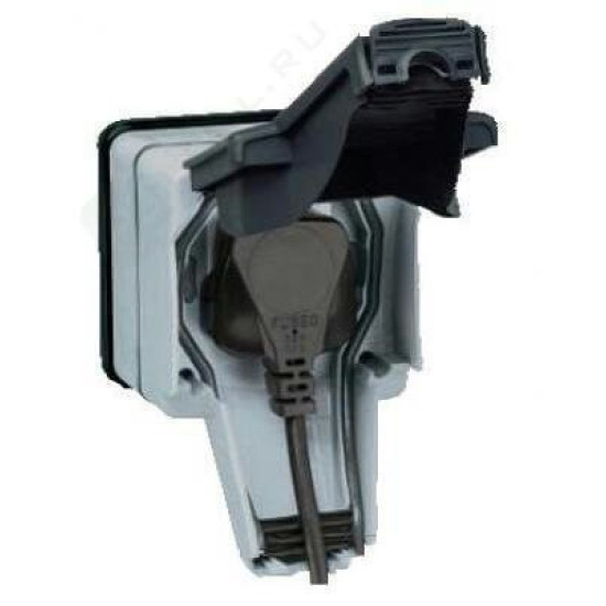 Розетка Legrand IP66 при вставленому штекері, сіра