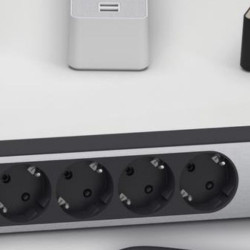 Подовжувач Schneider Electric ST945U1BA на 5 гнізд та 2хUSB (1,5м) алюміній