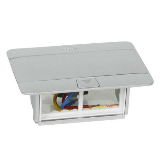 Лючок із висувним блоком розеток Legrand 54011 4М (алюміній)
