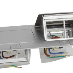Лючок із висувним блоком Legrand 54012 6М (алюміній)