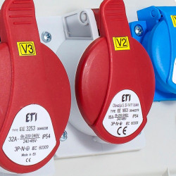 Будівельний щиток живлення ETI 004483200 з роз'ємами EDS7 1-2/2-5 16/32 (Роз'єм 16A/5P-1 32A/5P-1 Schuko-1 АВ: C16/1-1 C16/3-1 C32/3-1 )