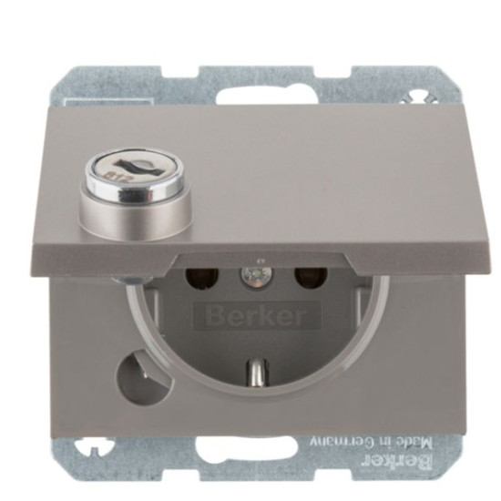 Розетка Berker K.5 47637004 із замком із заземленням та з кришкою (нержавіюча сталь)